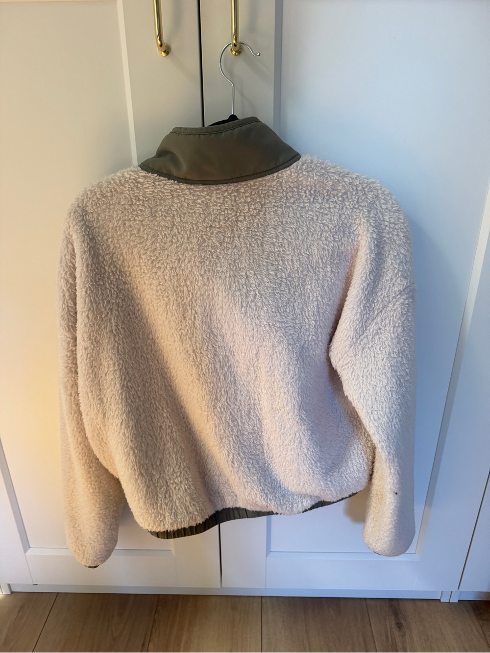 Vuori Teddy Jacket in Ivory with Olive Green Trim - Picture 4 of 4